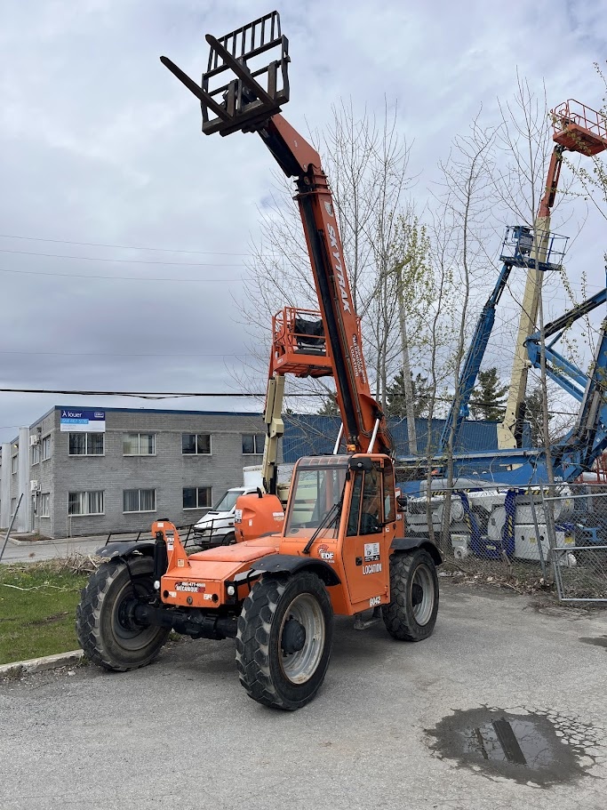 Skytrak 8042 8,000 lb Fuel telehandler